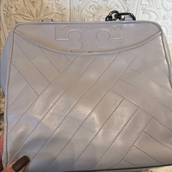 Tory Burch Light Gray Quilted Crossbody Bag Like New - Picture 6 of 15